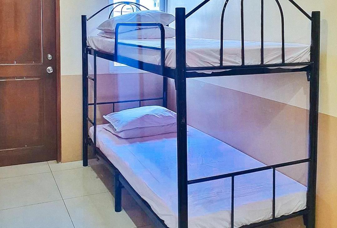 Hotel Reddoorz @ Rsl Transient House Iloilo Esterno foto